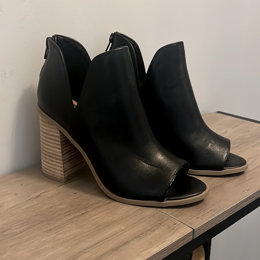 BRAND NEW! Dolce Vita Peep Toe Shoes